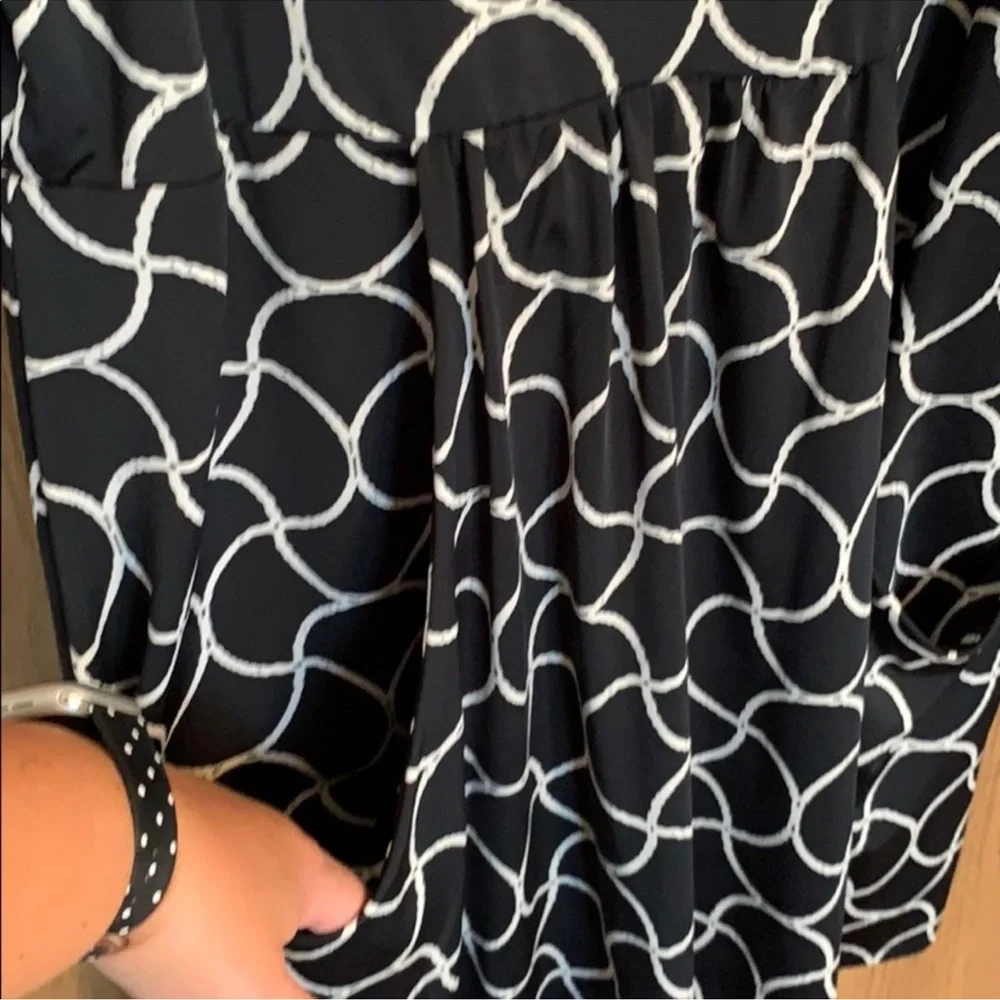 SAINT TROPEZ WEST Black & White Pleated Front Dress or Swim Cover w Pockets!